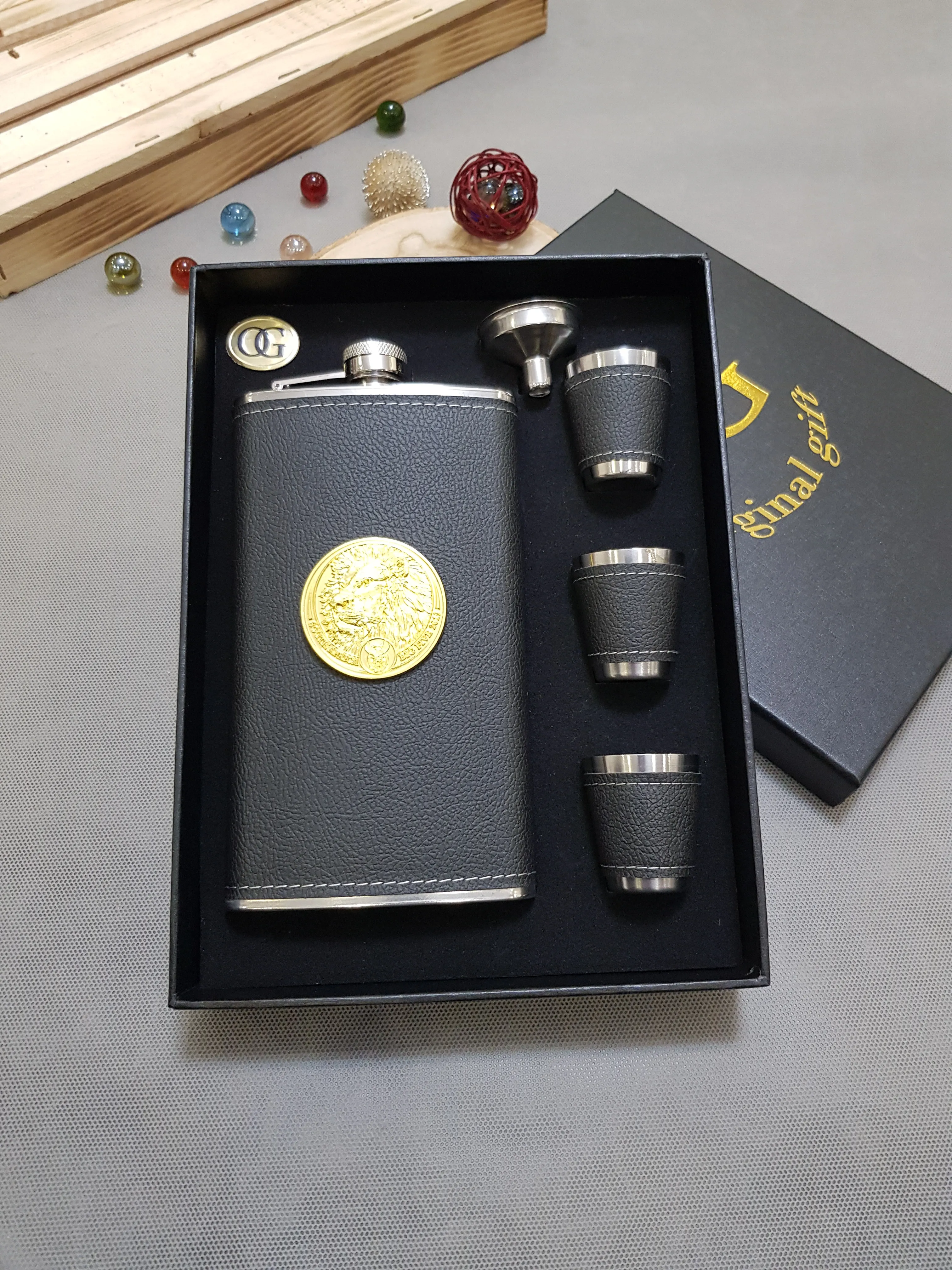 Big leather pocket bottle set with plaque
