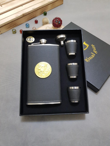 Big leather pocket bottle set with plaque