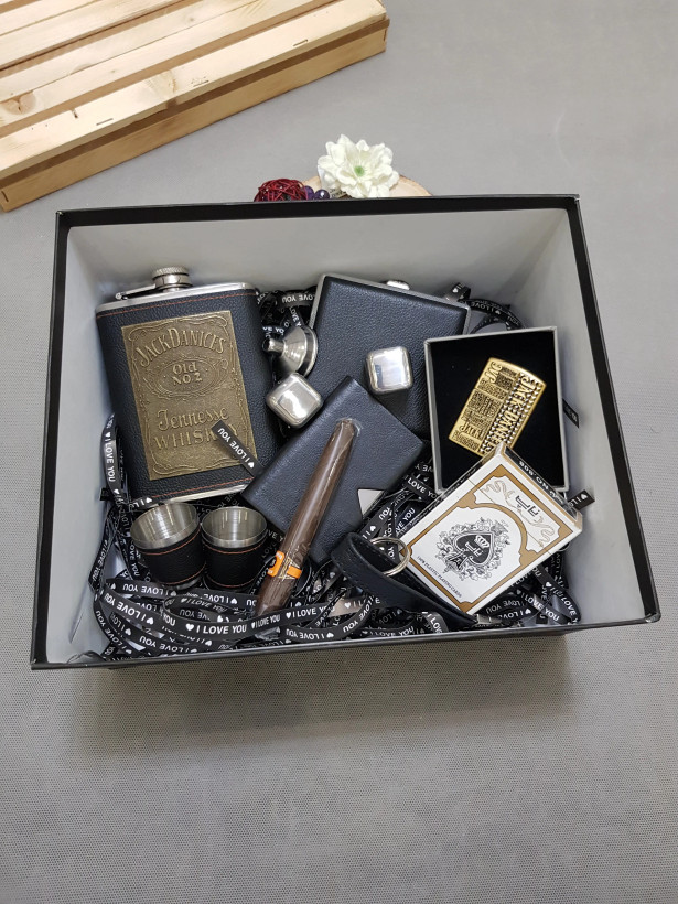 ست بطری جیبی چرم مشکی جک دنیلز همراه با جاسیگاری فندک پاسور جا کارتی و یخ