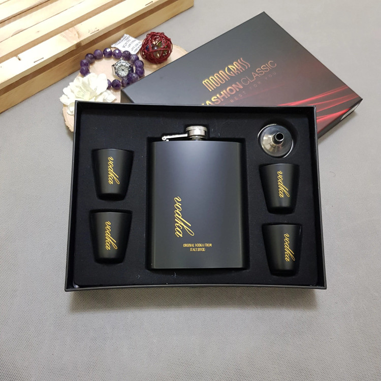 بطری جیبی مشکی مات ودکا