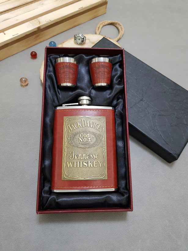 بطری جیبی چرم پلاکدار