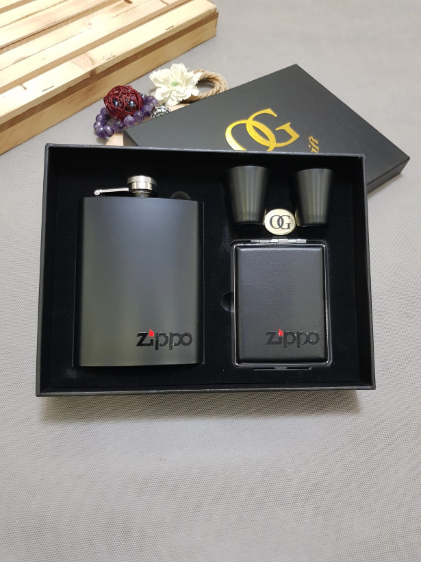 بطری جیبی و جاسیگاری زیپو