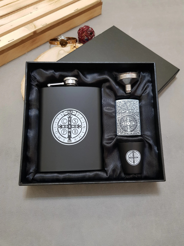 بطری جیبی و فندک کنستانتین