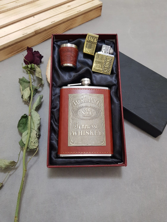 ست بطری جیبی پلاک دار چرم جک دنیلز