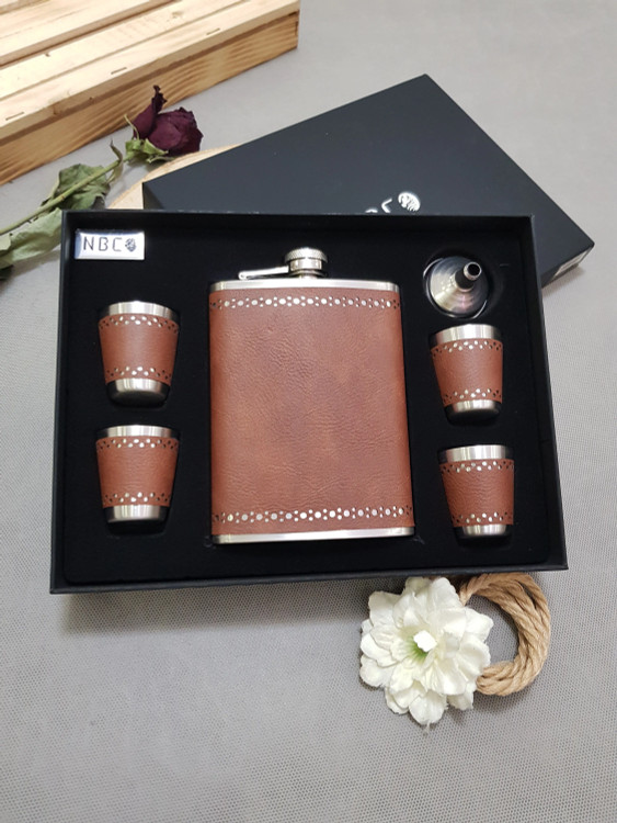 بطری جیبی چرم از برند N.B.CO با چهار شات