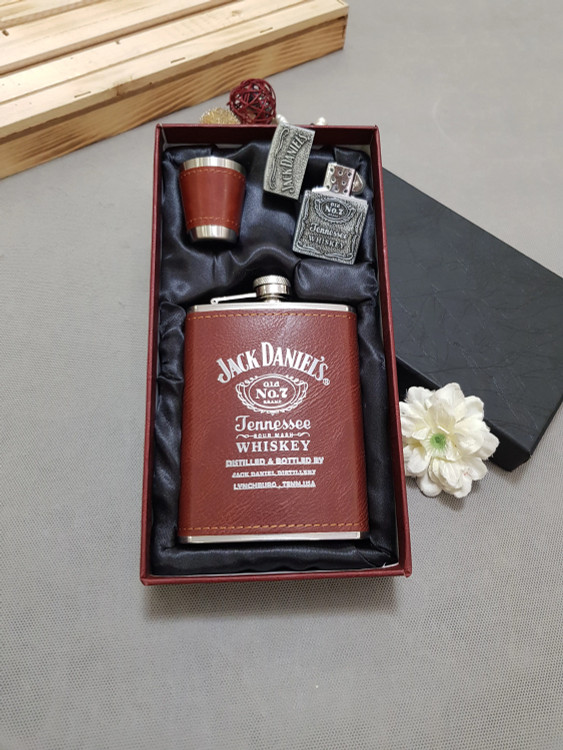 ست بطری جیبی چرم فندکدار به همراه قیف