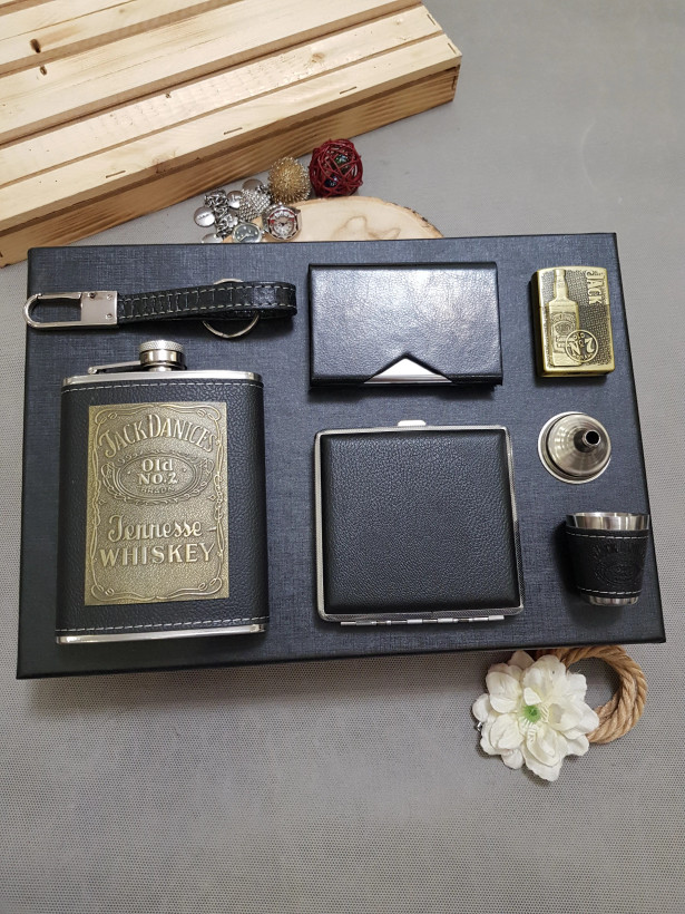 ست وی ای پی جک دنیلز چرم مشکی با جای سیگار و جای کارت و فندک