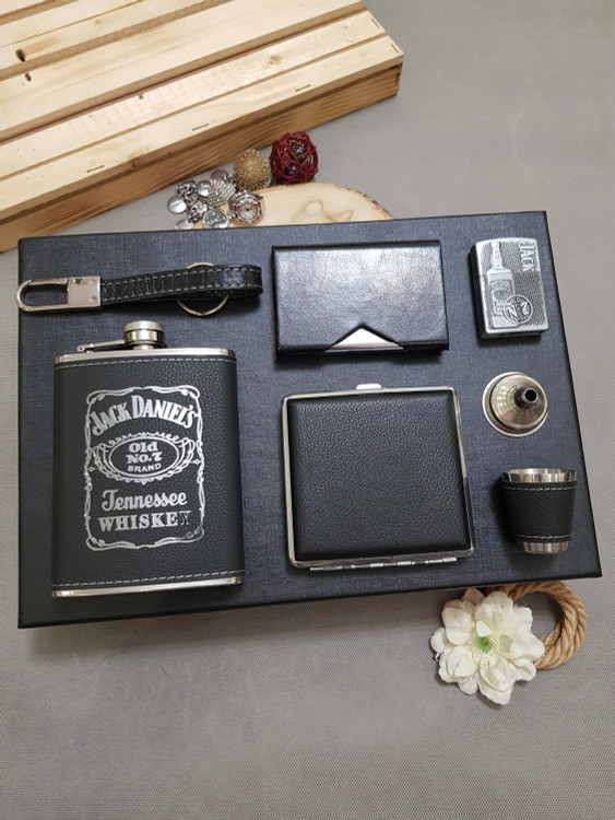 ست وی ای پی جک دنیلز با جا کارتی و فندک و جای سیگار