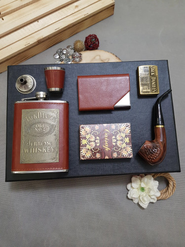 ست وی ای پی چرم قهوه ای جک دنیلز به همراه پیپ و فندک پاسور و جای کارتی