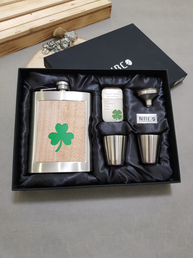 ست فندکدار استیل ضد زنگ و ضد بو با طرح شبدر چهار برگ نماد خوش شانسی