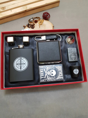 ست وی ای پی بطری جیبی استیل مشکی مات به همراه جاسیگاری فندک پاسور و یخ و شات و جاکلیدی