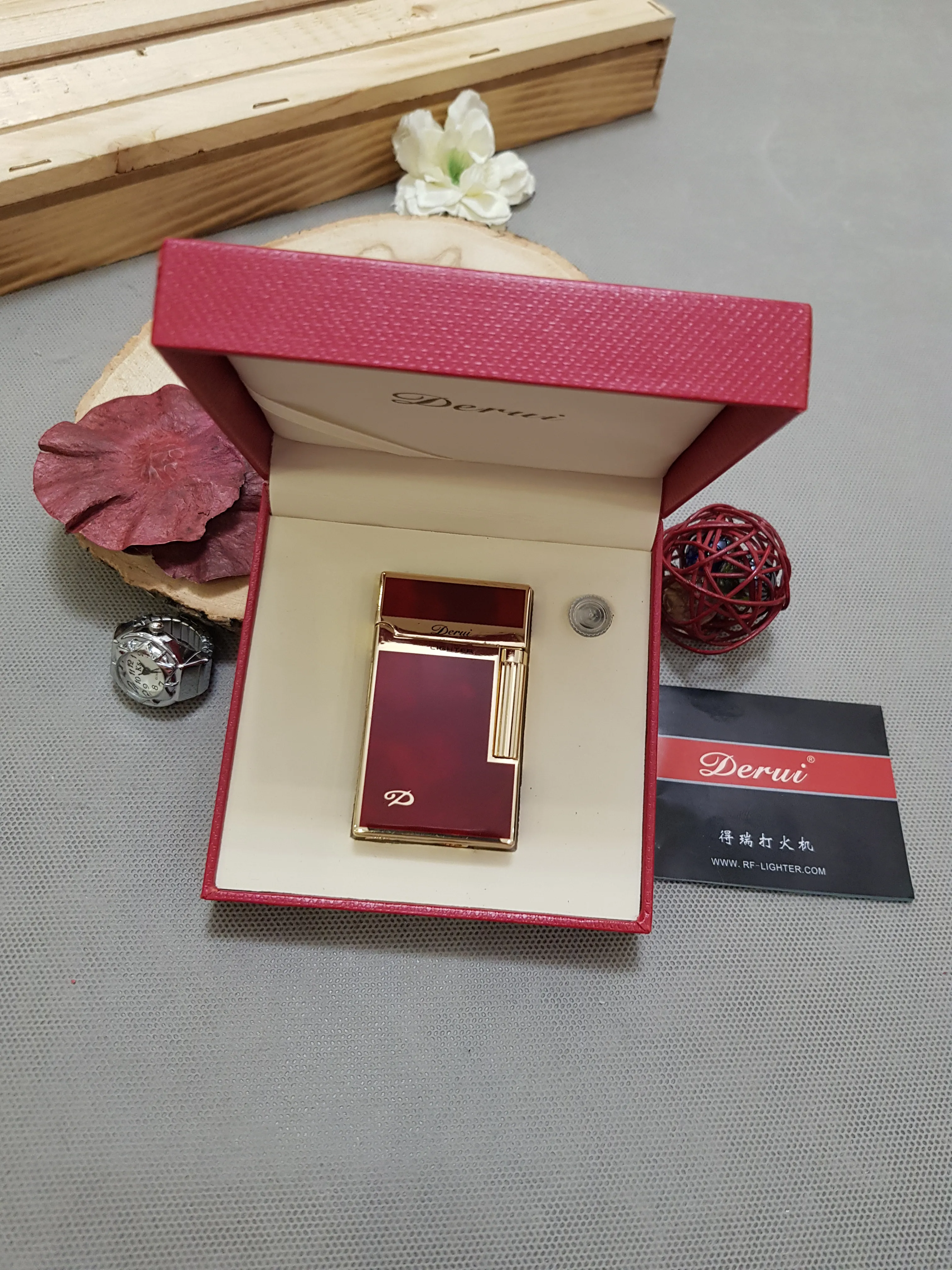 فندک گازی بغل زن رنگ لاکی طلایی