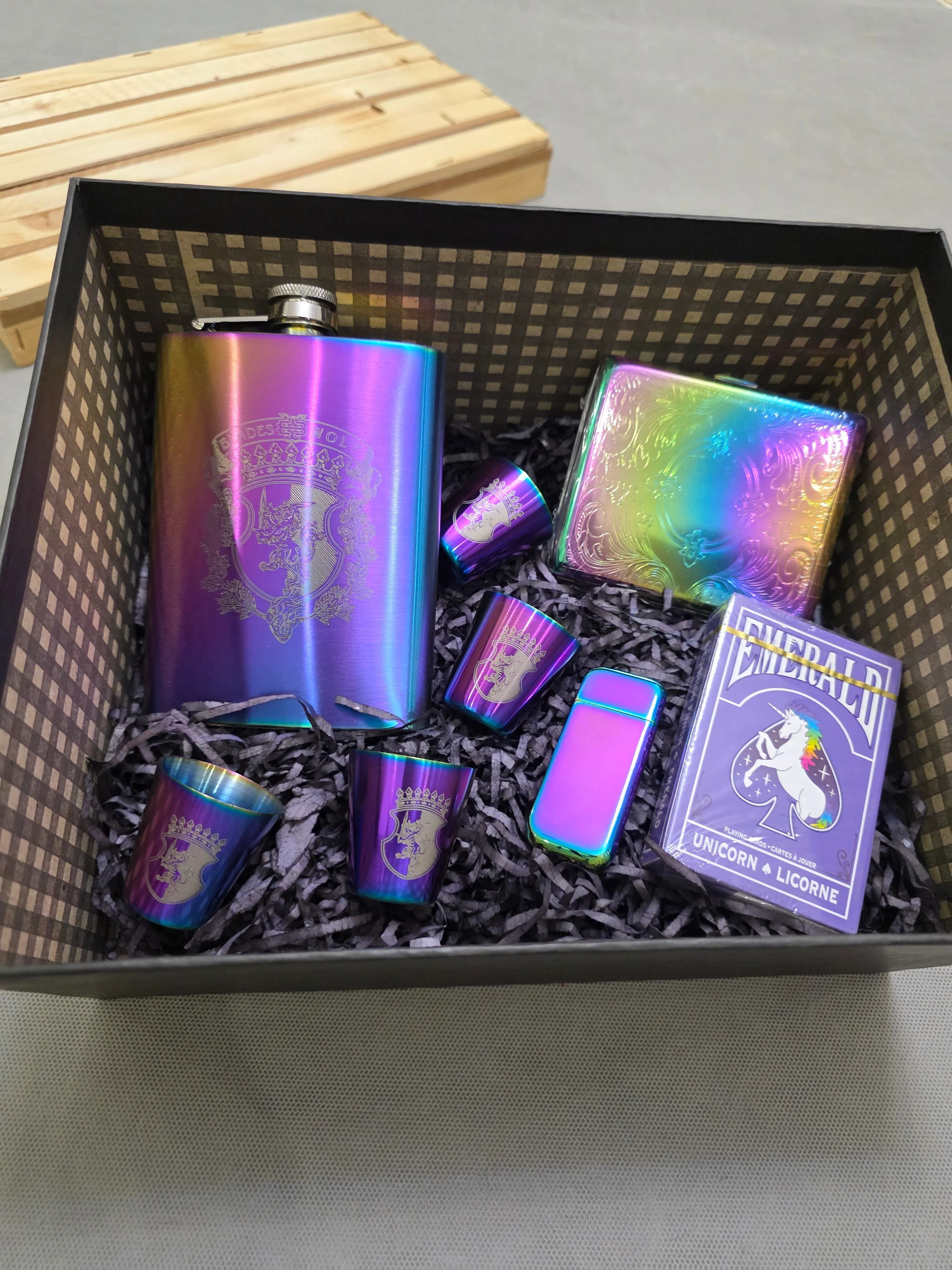 باکس وی ای پی کادویی بطری جیبی هالوگرامی