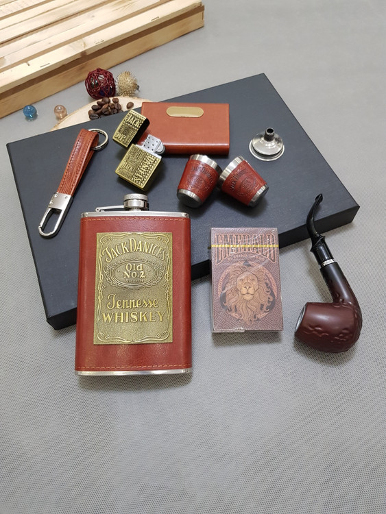 ست وی آی پی چرم جکدنیلز به همراه پیپ و جعبه ی مناسب کادویی