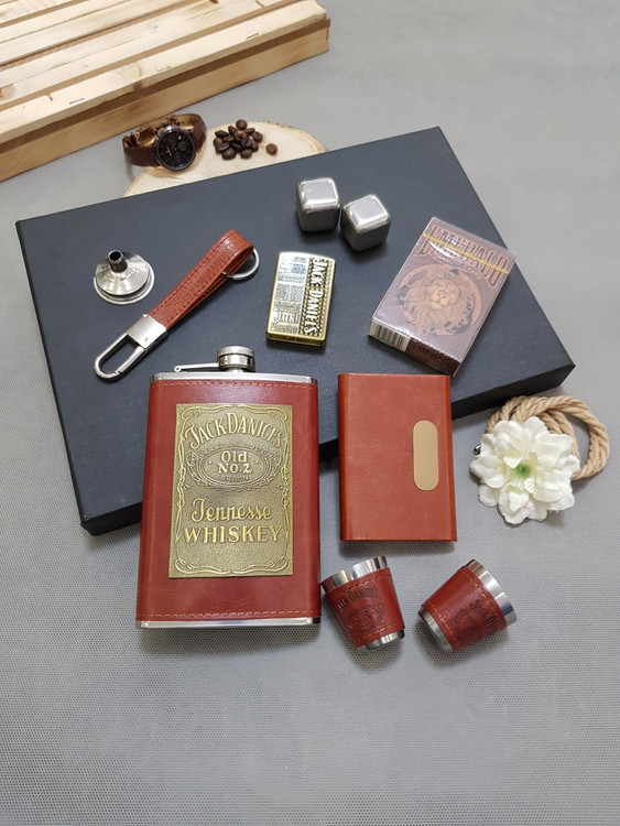 ست وی آی پی چرم جکدنیلز به همراه یخ استیل دائمی و جعبه ی مناسب کادویی