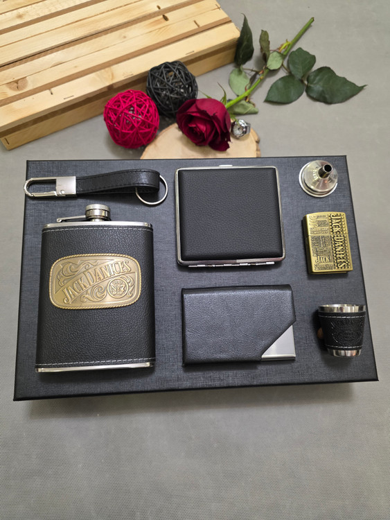 ست وی آی پی چرم پلاکدار جکدنیلز به همراه جاکارتی