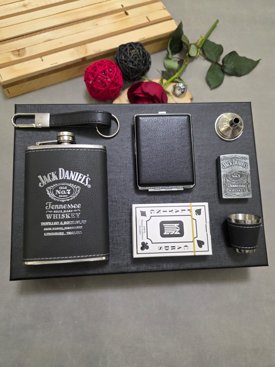 ست وی آی پی چرم جکدنیلز به همراه پاسور