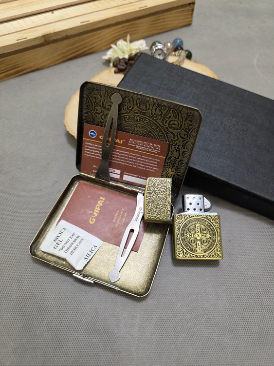 ست جاسیگاری برنجی طرح کنستانتین با فندک N.B.CO