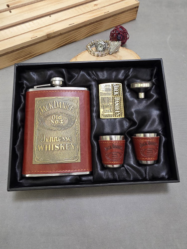 ست کادویی بطری جیبی و فندک جکدنیلز چرم قهوهای