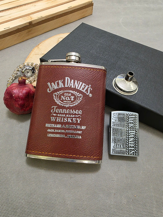 ست بطری جیبی و فندک جکدنیلز - مدل قهوه ای