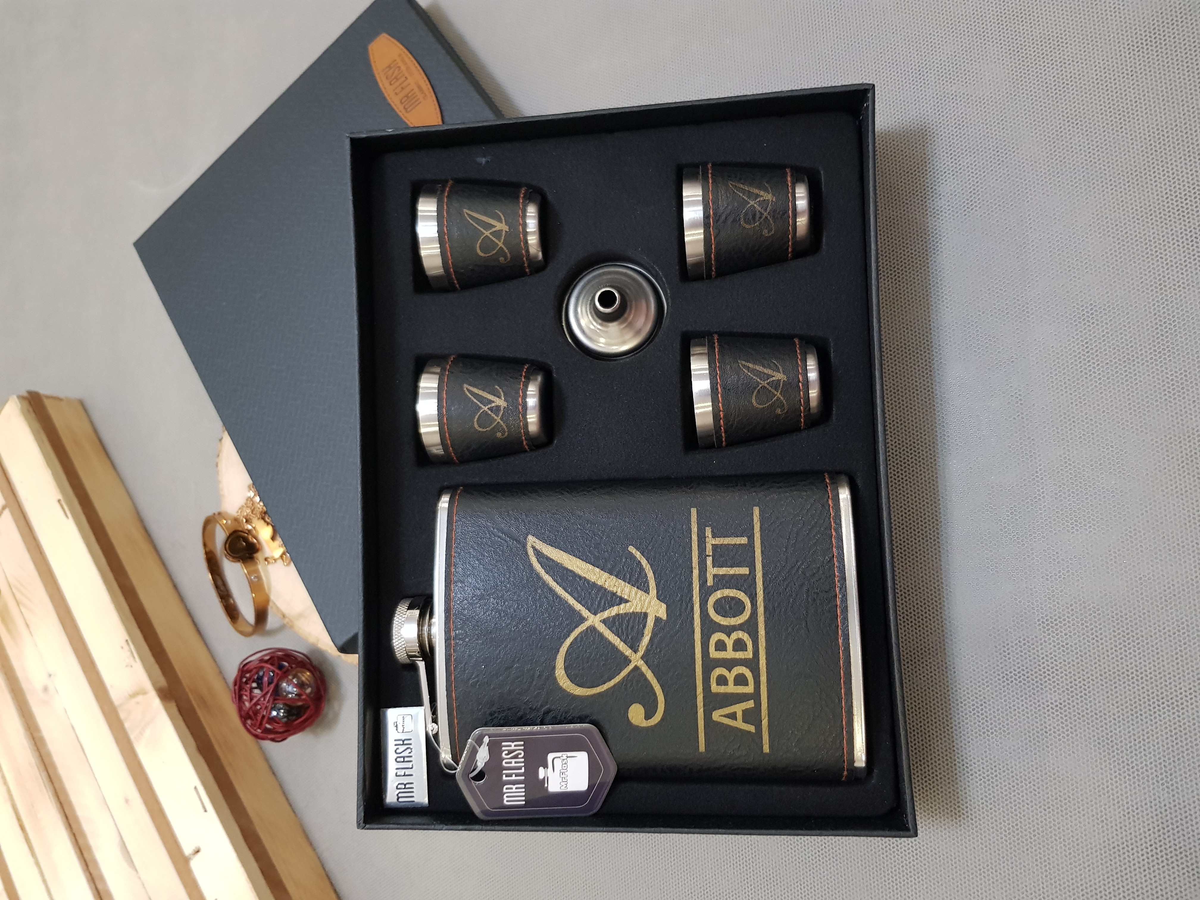 ست بطری جیبی استیل چرم مشکی مات Abbott