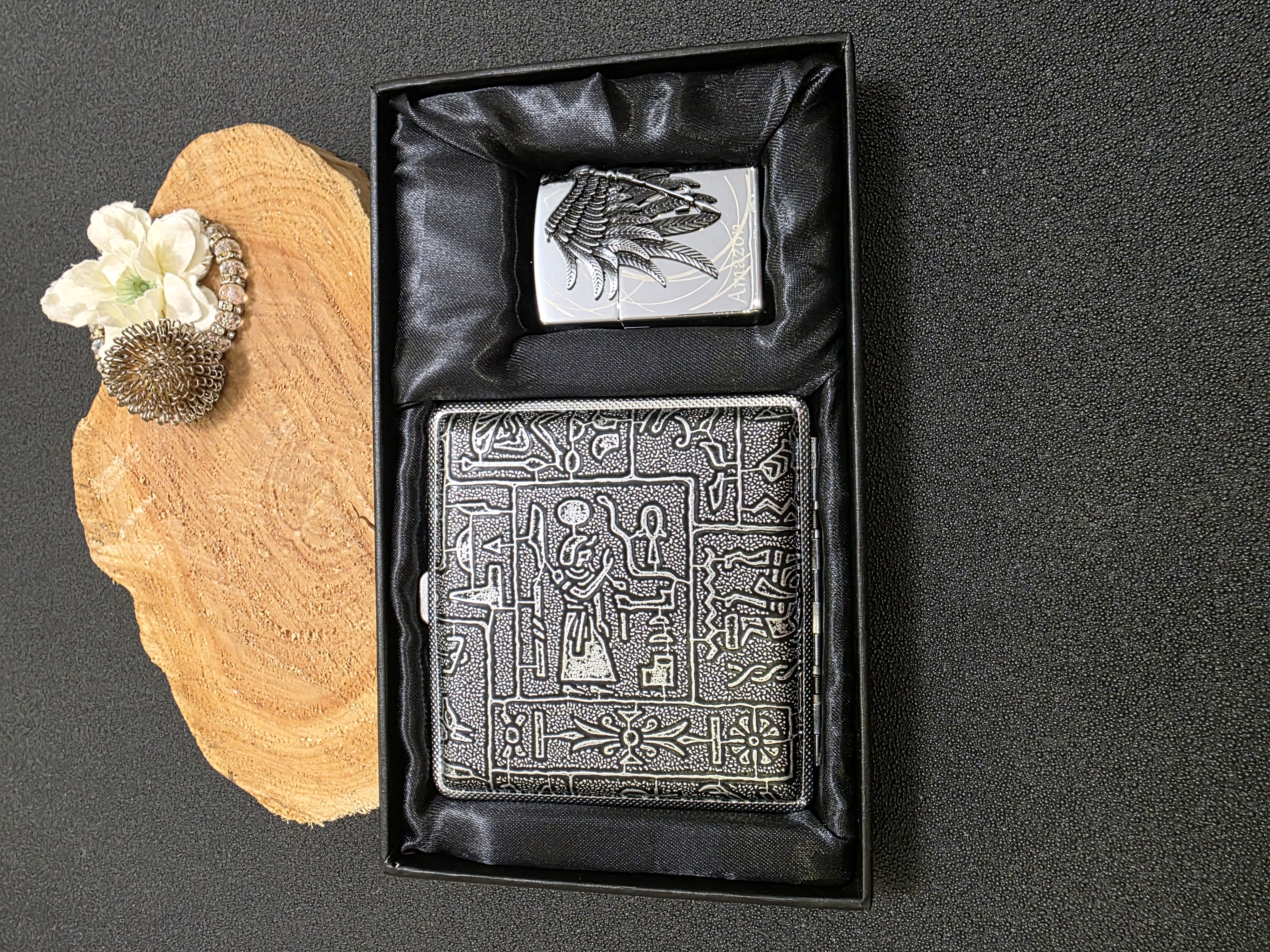 ست جاسیگاری چرم طرح باستانی و فندک گازی طرح بال فرشته