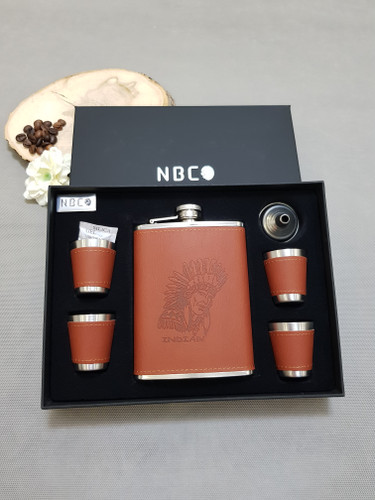 ست بطری جیبی استیل چرم برند nbco با طرح سرخپوست